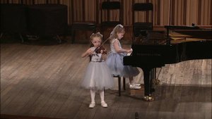 Д. Кабалевский "Клоуны" 2022 год (Маша фортепиано, Ксюша скрипка (6 лет)