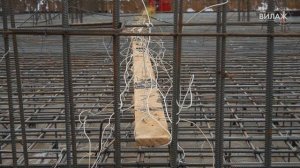 Автобетононасос на строительстве новой школы в поселении Сосенское, Москва, ТиНАО.