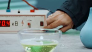 Почему электризуются волосы? / Проверено наукой