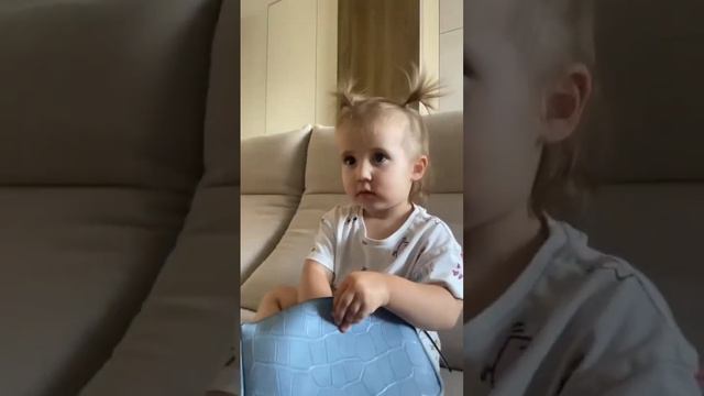 Представьте: вам два года, что в вашей сумке? Напишите в комментариях #дети #shorts #юмор #сопли смотреть онлайн