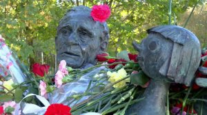 В Москве сегодня открыли памятник актеру и фронтовику Зиновию Гердту