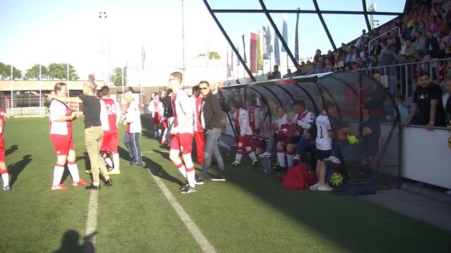 Willem van Hanegem kwam weer naar de Westmaat смотреть онлайн