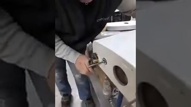 Установка механизма смыва IT5030 на бачок Creavit LR410 смотреть онлайн