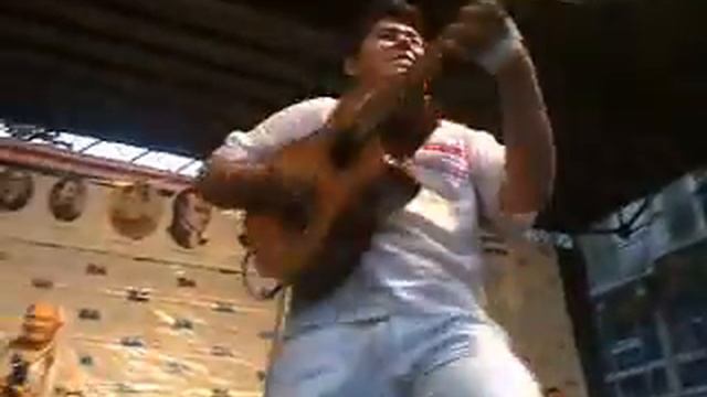 Como hacer que una guitarra hable, Diosnel Riveros y su Requinto de Oro nos enseña. смотреть онлайн