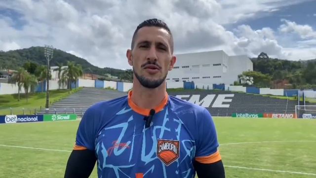 Zagueiros Tom e Renan Diniz, e o goleiro Belliato, na expectativa para a estreia na Copa do Brasil смотреть онлайн