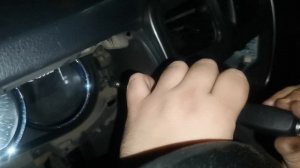 Рено Логан, снятие приборной панели.