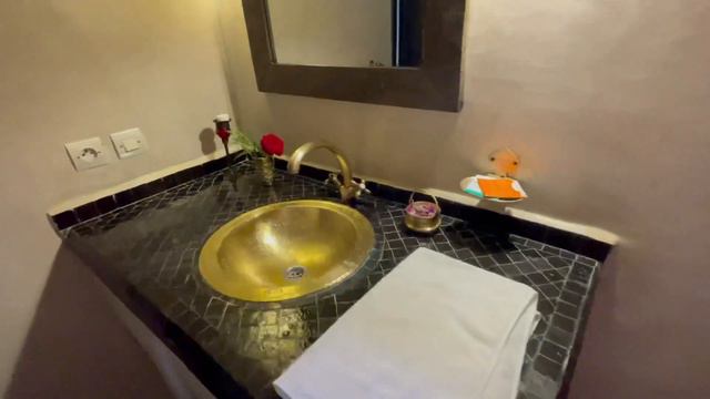 مرضت انا والوليدات فالسفر ولكن درت ليكم جولة فرياض Riad dabachi بالمدينة القديمة مراكش🇲🇦 смотреть онлайн