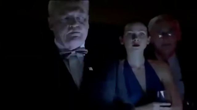 Момент из фильма ЗА РЕШОТКОЙ бой Орайли против Президента смотреть онлайн