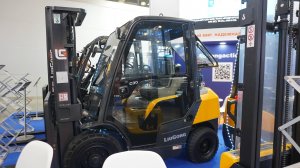 Премиальный вилочный погрузчик LiuGong CLG2030H на выставке СЕМАТ 2024