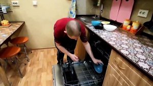 Мытье посуды в посудомоечной машине. Пономаренко Евгений. ВООО АРДИ "Свет".