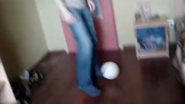 хотел сделать финт и смешно упал ) смотреть онлайн