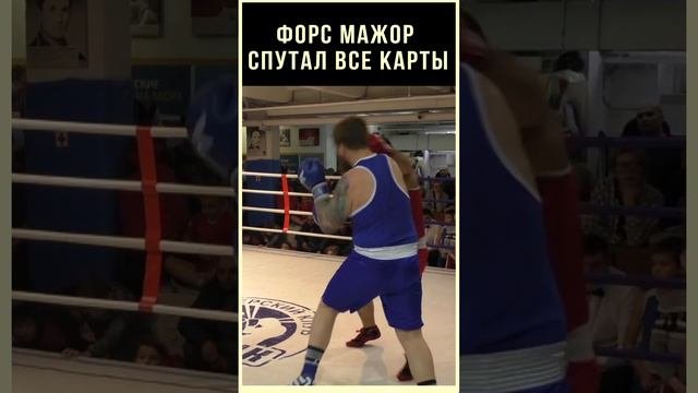 Битва гигантов! Боксеры только разогрелись, и произошел неожиданный поворот! Бокс, нокаут.