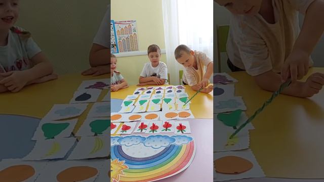 Cosmo Сад в КП "Княжье озеро". Занятие аппликацией. 2 группа.