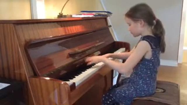 Esther Scalamonti Marsh spelar Akvarell, Adolf Wiklund; Golliwogg’s Cakewalk, Claude Debussy смотреть онлайн