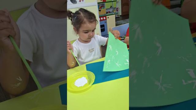 Cosmo Сад в КП "Княжье озеро".Рисование "Поле ромашек". 1 группа.