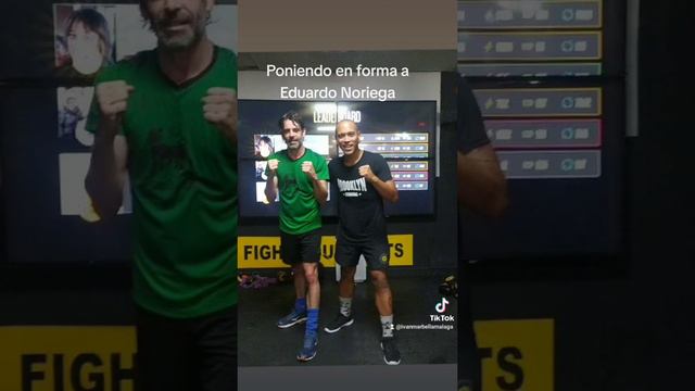 Iván Marbella poniendo en forma a Eduardo Noriega en el Brooklyn Fitboxing de su tierruca(Santander