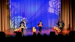 Танцевальная группа "Смайлики" танец "На поляне:.