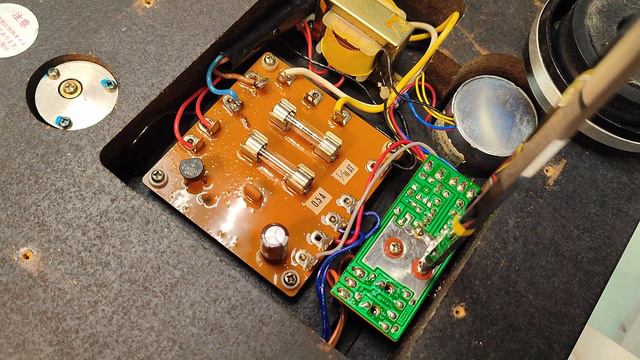 Хороший проигрыватель виниловых пластинок MICRO BL-71