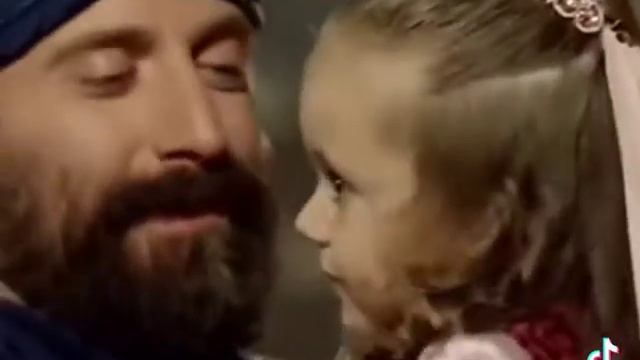 Сулейман со всеми, и Сулейман с Михримах                                         видео не моё!