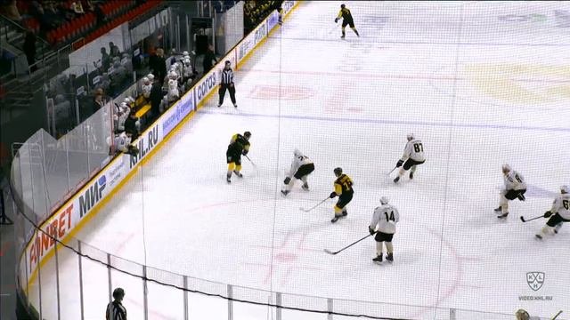 Сейв Серебрякова плечом / Serebryakov Makes Shoulder Save