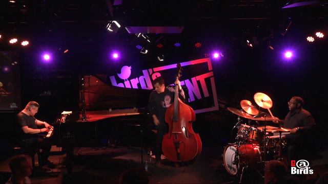 The Benito Gonzalez Trio смотреть онлайн