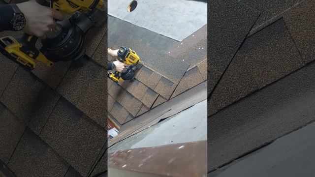 Демонстрация монтажа кровли на семинаре