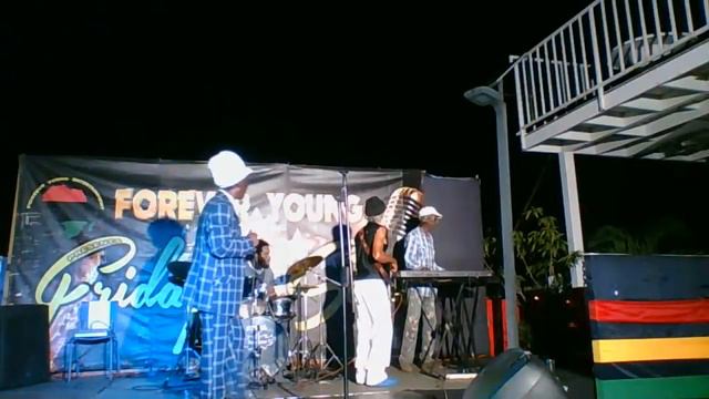ROLAND BURRELL LIVE @ FOREVER YOUNG SPORTS BAR смотреть онлайн