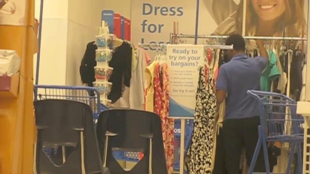 Troy Goes Shopping at Ross смотреть онлайн