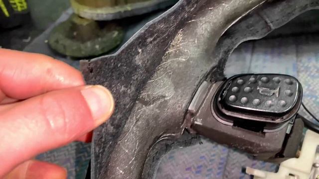 Land Rover Discovery Подогрев руля. Перетяжка потолка. смотреть онлайн