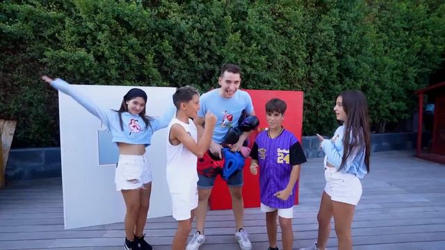 MI HERMANO Y EL EX NOVIO DE MI HIJA SE PEGAN POR SER SU NOVIO…*acaba muy mal* смотреть онлайн