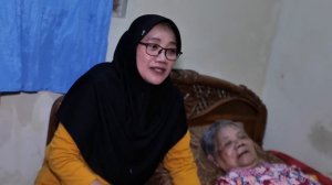 IBU NING LAH YANG MENYISIR KUTU DAN MENGGUNTING RAMBUT TAMARA.TERIMA KASIH IBU GURU INDONESIA ..