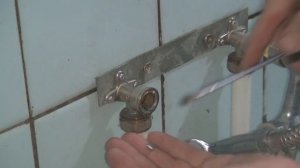 Как заменить сломанный эксцентрик на смесителе.