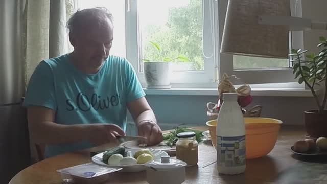 Окрошка на кефире