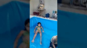 Ber e Mica na piscina 2