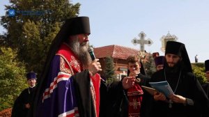 Епископ Сергиево-Посадский и Дмитровский Кирилл совершил Божественную литургию и молебен