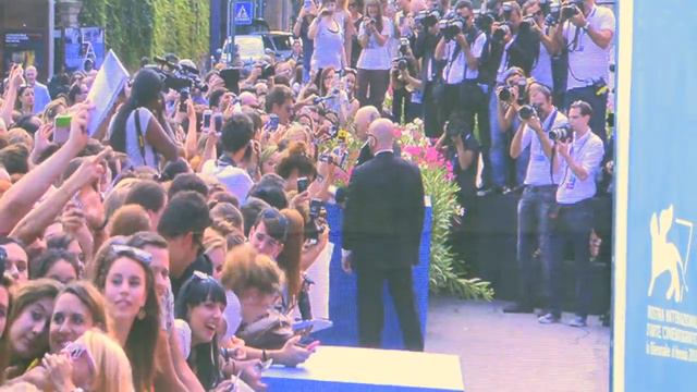 James Franco på röda mattan i Venedig! смотреть онлайн
