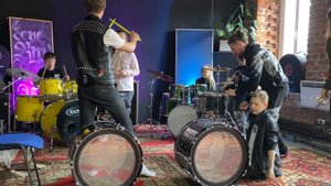 Обучение детей в школе барабанов Преподаватель Куликов Георгий Романович 2022