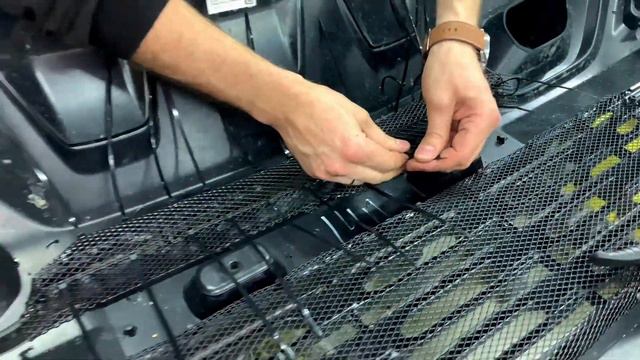 Шумоизоляция, автозвук, парктроники и сетка в бампер в автомобиле Niva Travel смотреть онлайн