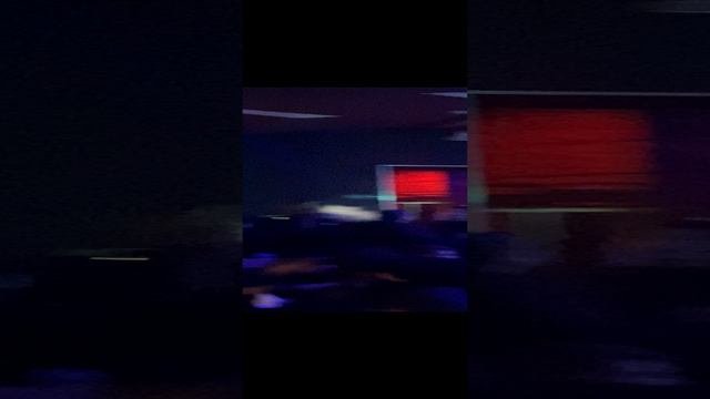 Девушки танцуют под розовое вино в Воронеже.Ночной клуб Аура 2024 сентябрь