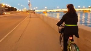 По набережной Санкт-Петербурга