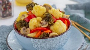 Салат-закуска или гарнир.
БРОККОЛИ, МАРИНОВАННАЯ С ЦВЕТНОЙ КАПУСТОЙ
