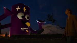 Гигантская 3д батарейка заряжает Медного Всадника