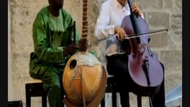 Mondomix présente Ballake Sissoko et Vincent Segal aux Suds.wmv смотреть онлайн