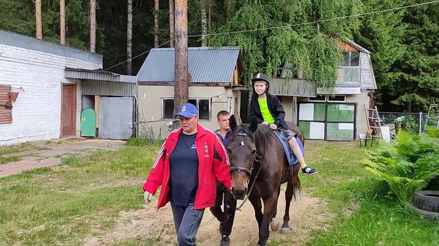 Илюха на коняшке