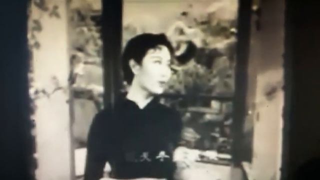 老电影歌唱片段 – 李丽华 “爱情的花朵” （电影 “恋之火”插曲） смотреть онлайн