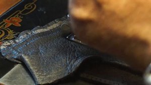 Шитьё кожи на обычной ручной машинке ПМЗ-2м.