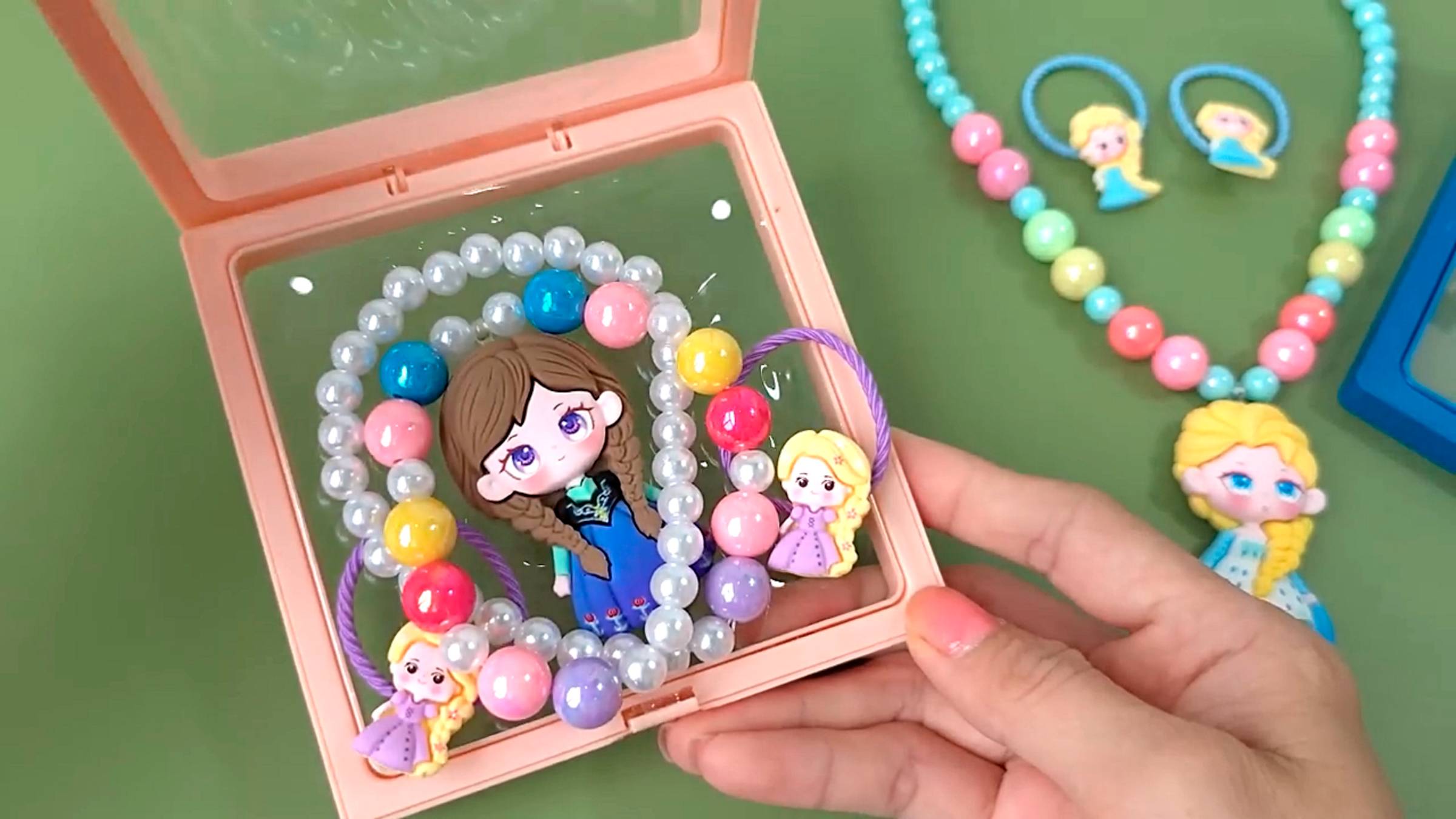 Мультики для малышей 3+. Развивающие игрушки. Украшения смотреть онлайн