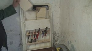Как быстро сделать настенную полку для инструментов