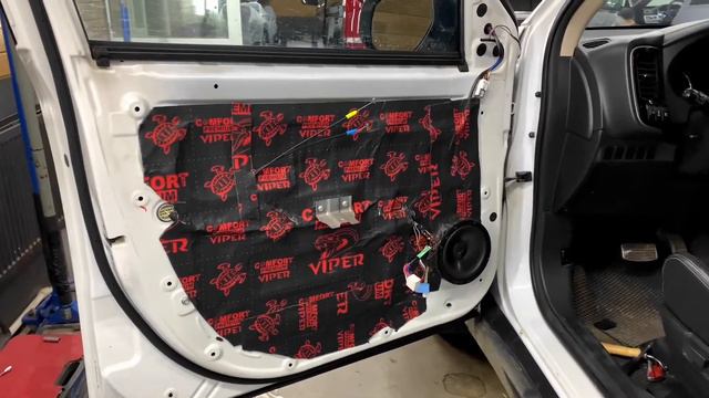 Mitsubishi Outlander Шумоизоляция дверей. смотреть онлайн