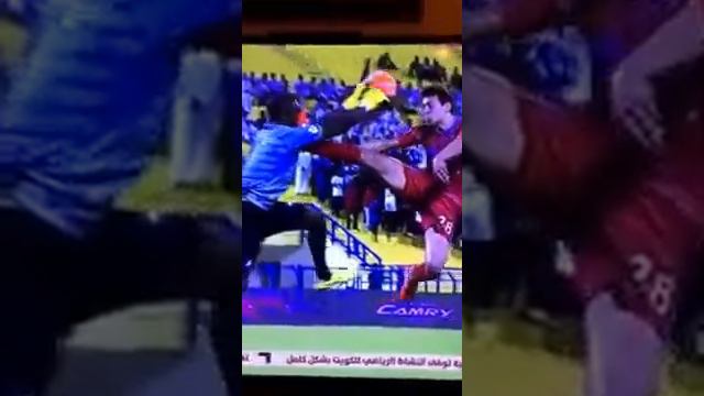 لاعب نادي لخويا يوسف المساكني مع قاسم برهان смотреть онлайн
